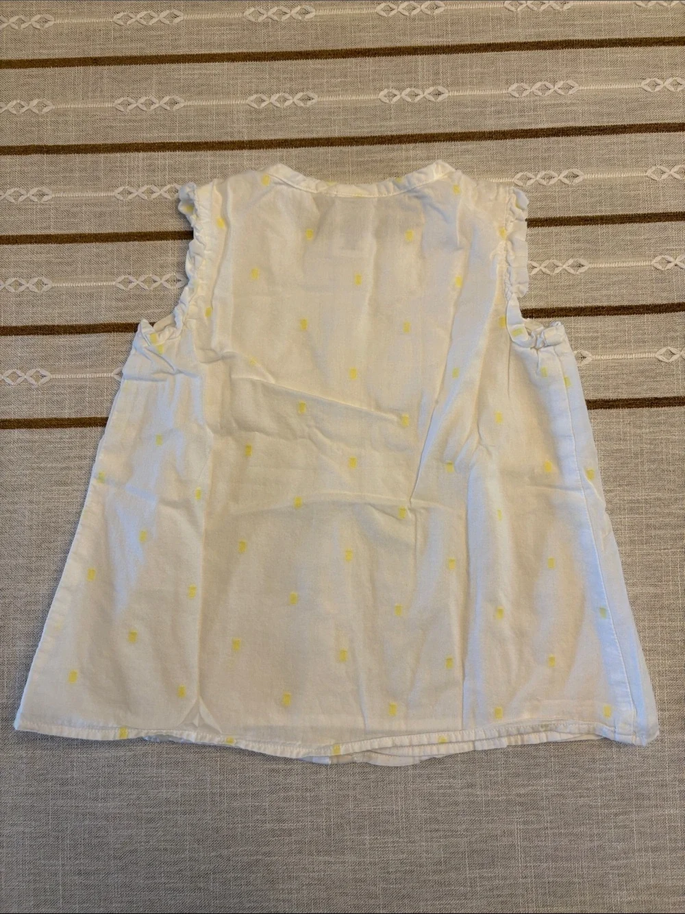 Gymboree White Sleeveless Button-Front Blouse with Yellow Dot Print